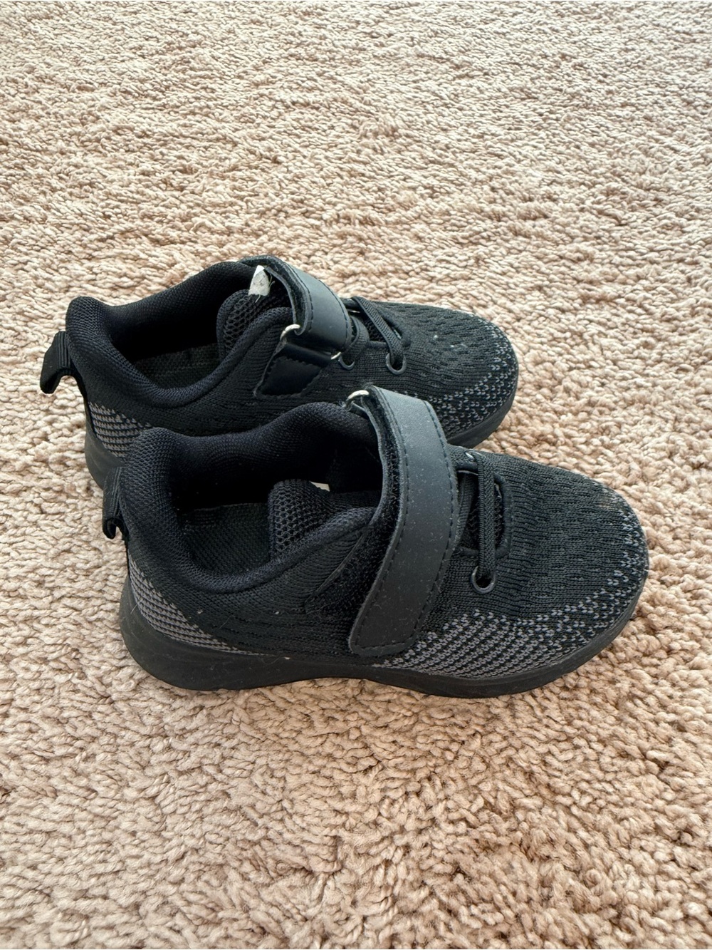 Kids Black Athletic Sneakers with Hook-and-Loop Closure - size 9